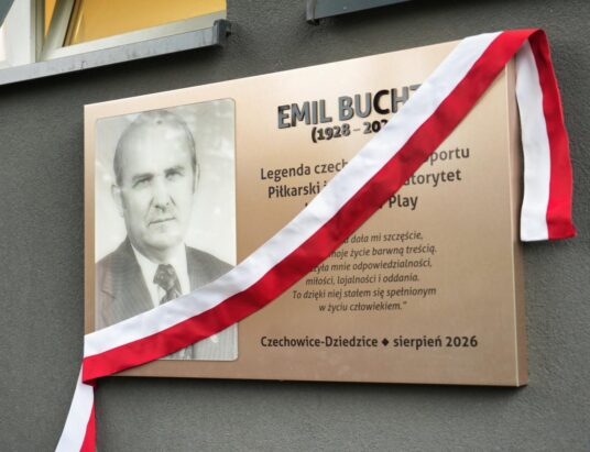 W Czechowicach-Dziedzicach upamiętniono legendę. Na stadionie odsłonięto pamiątkową tablicę