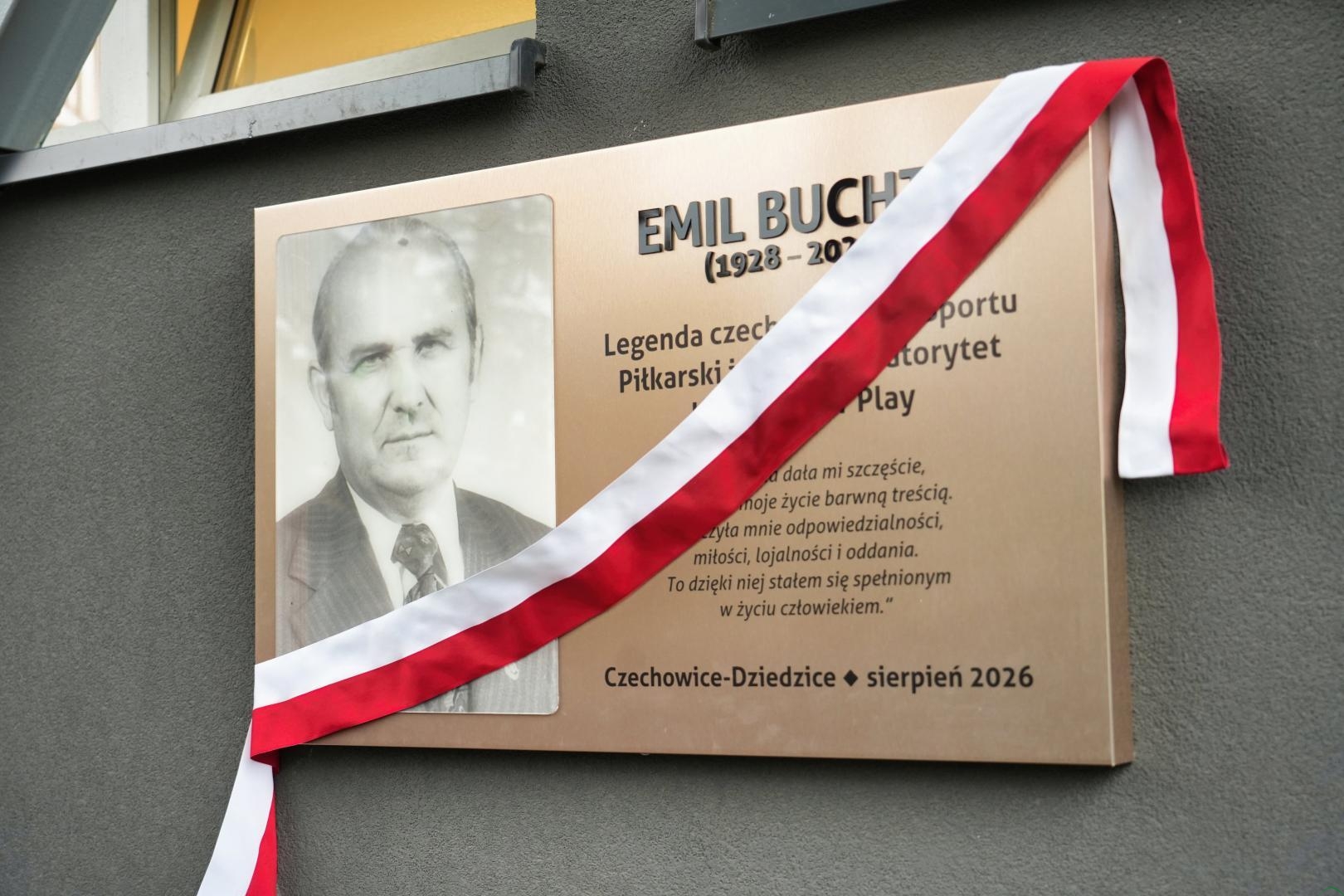 W Czechowicach-Dziedzicach upamiętniono legendę. Na stadionie odsłonięto pamiątkową tablicę