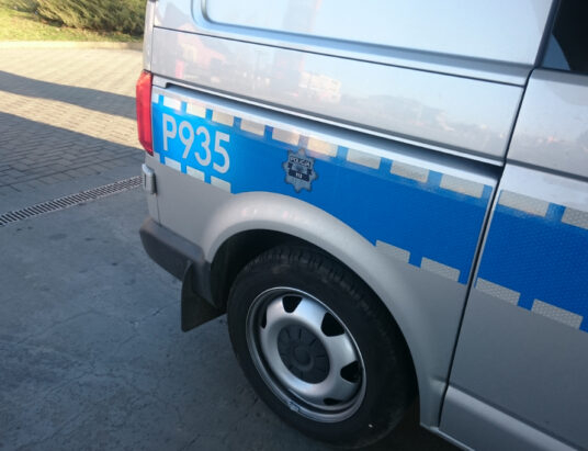 Nietrzeźwy wtargnął na stację i zaczął rozlewać paliwo