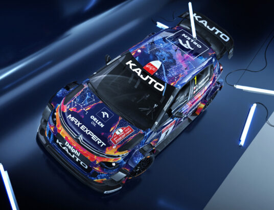 Wyjątkowy start Kajetanowicza, kosmiczne barwy auta WRC