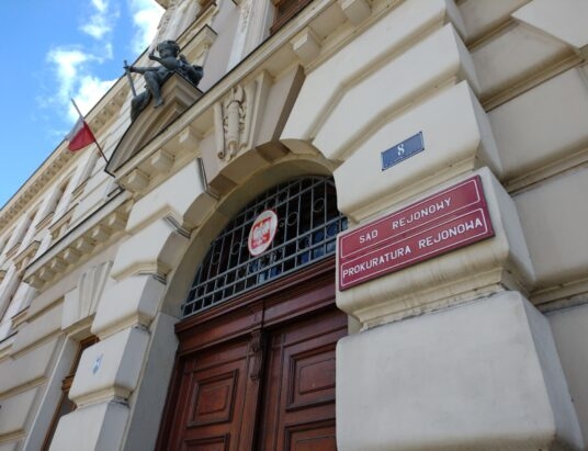 Ratowali życie, usłyszeli groźby. Cieszyński sąd skazał sprawców przemocy wobec medyków