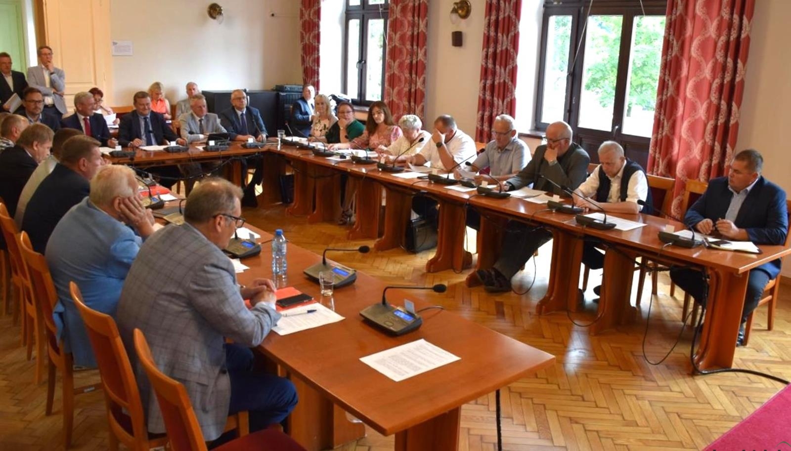 Kto za Kaczyńskim, a kto za Morawieckim z radnych powiatu żywieckiego?