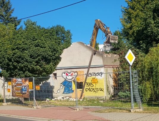 „Syberia” przeszła do historii. Budynek na skoczowskim Górnym Borze rozebrany