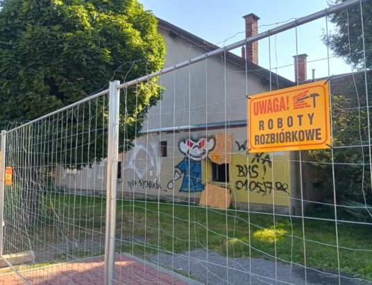 Koniec skoczowskiej „Syberii”. Budynek zostanie rozebrany