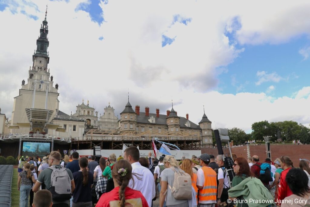 Pielgrzymka Żywiecka dotarła na Jasną Górę. Przebyli pieszo 170 kilometrów