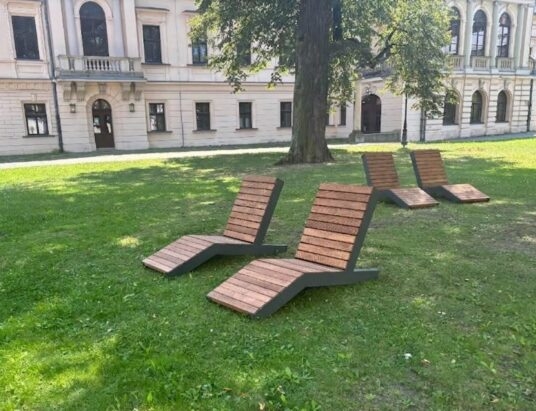 Leżaki między zamkami w Żywcu