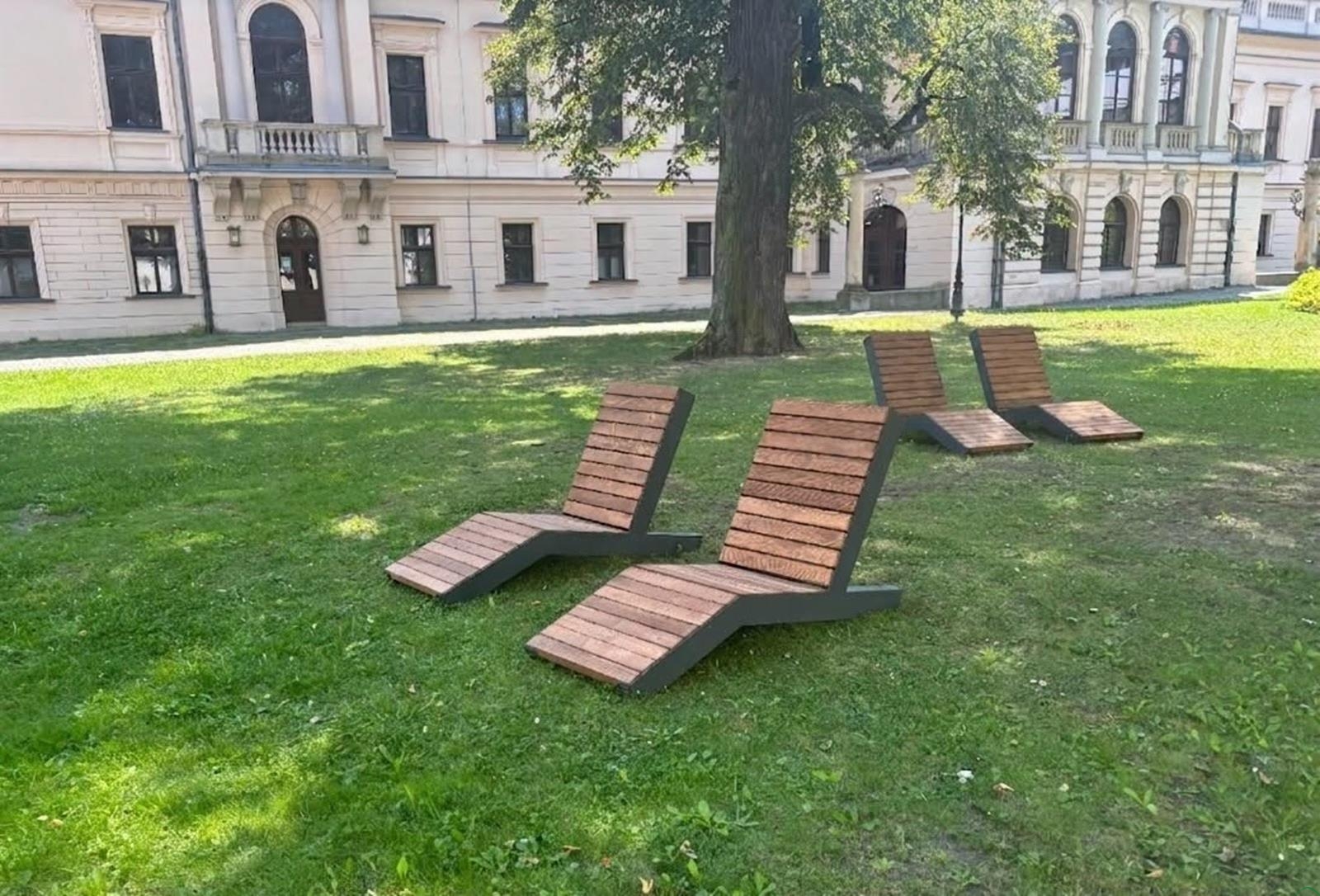 Leżaki między zamkami w Żywcu