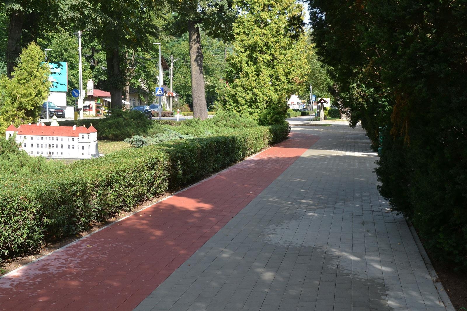 Przebudowali chodnik i ścieżkę rowerową przed suskim magistratem
