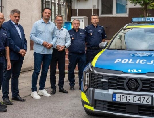 Komisariat w Kalwarii Zebrzydowskiej z nową Kią