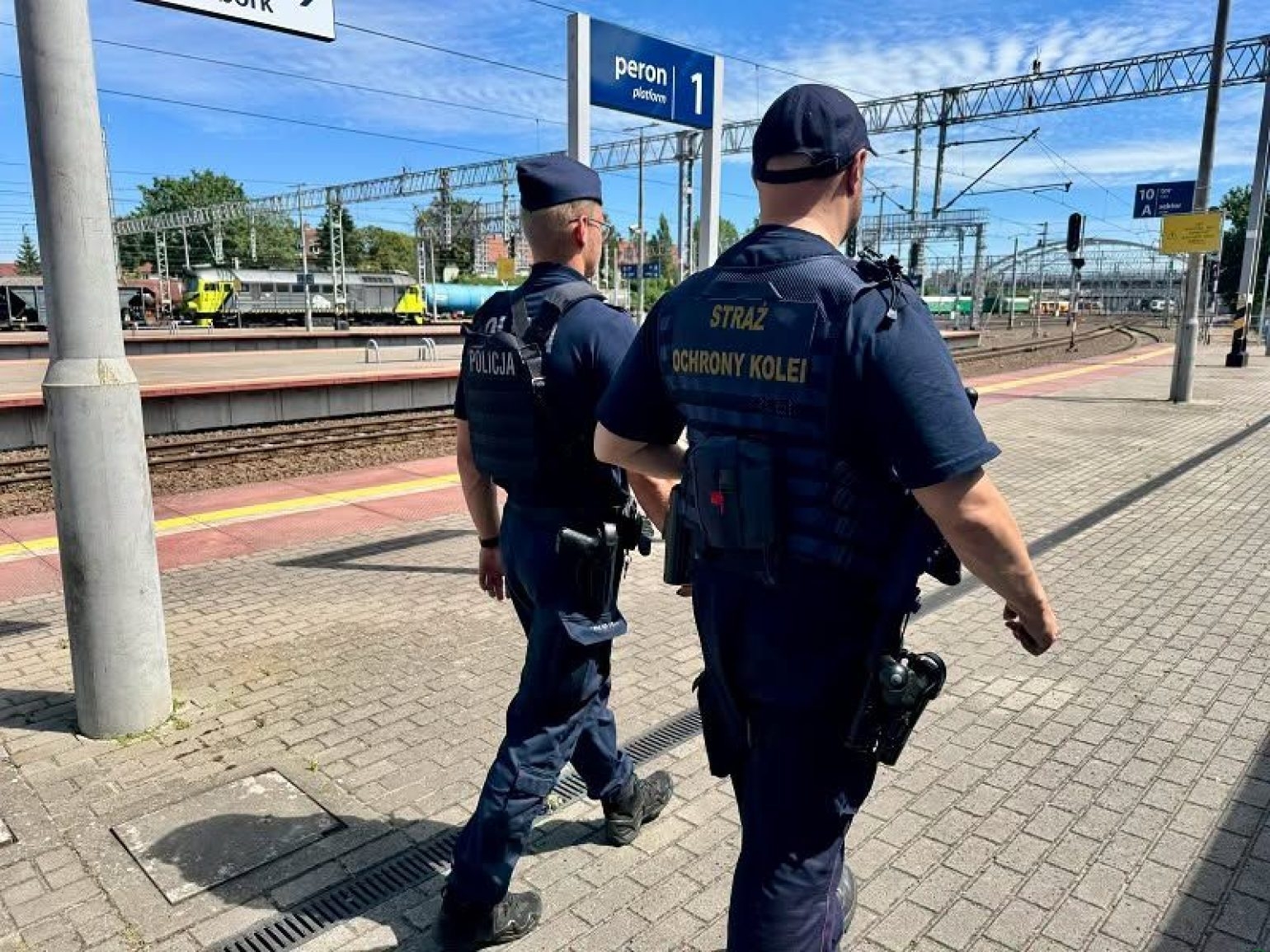 Mężczyzna na torach. Szybka interwencja służb