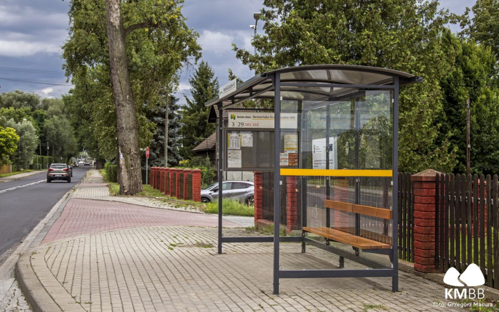 Miasto remontuje przystanki. Nowe ławki i odnowione wiaty