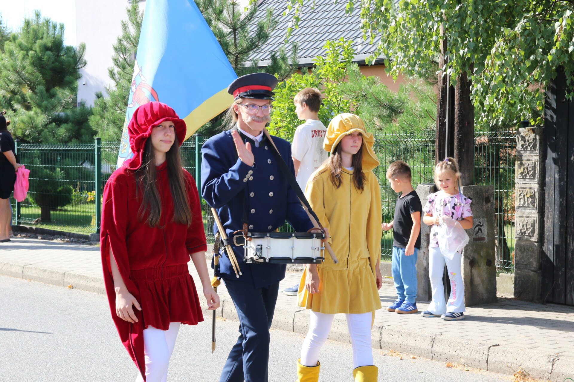 Skoczów w rytmie dożynek. Barwny korowód przyciągnął mieszkańców | FOTO, WIDEO