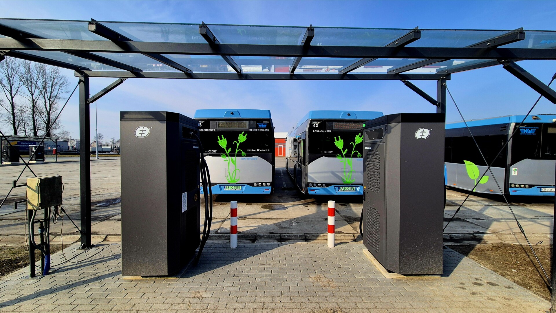 Dwa nowe autobusy, jeden istotny krok dla czystszego transportu