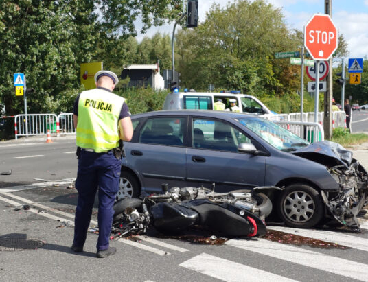 Czołówka motocykla i osobówki. Lądował śmigłowiec LPR