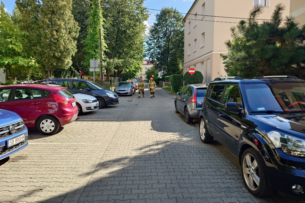 Zaparkowali pojazdy poza miejscami wyznaczonymi i utrudnili przejazd strażakom!