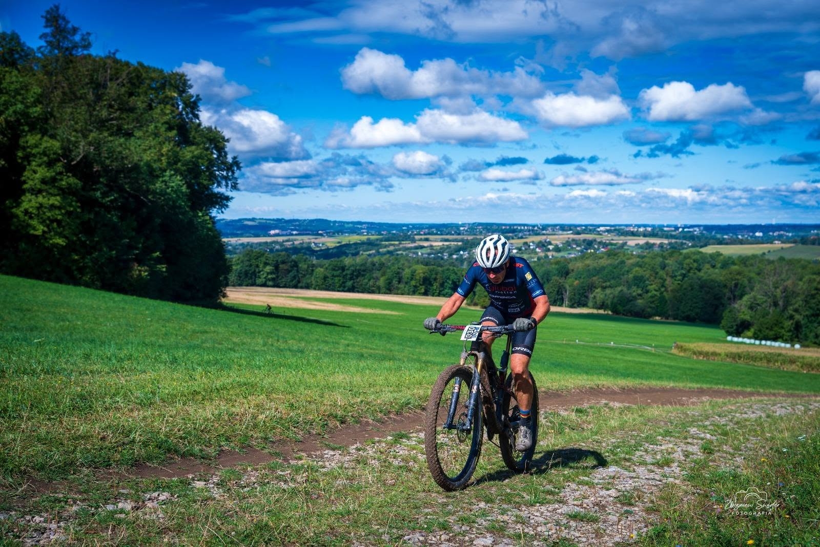 Sportowa rywalizacja w Dzięgielowie. Rowerzyści ścigali się po malowniczych trasach