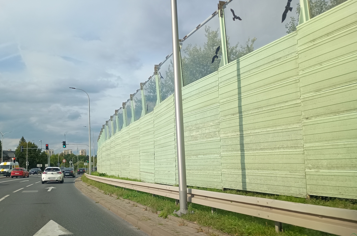 Zwężenie jezdni w okolicy ekranów