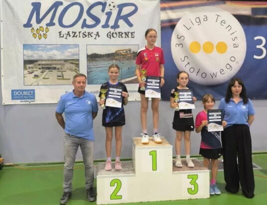 Martyna Grzesiek na podium I Wojewódzkiego Turnieju Kwalifikacyjnego Młodziczek i Młodzików