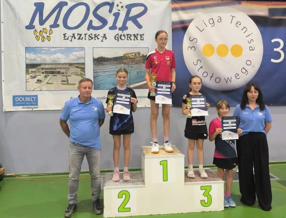 Martyna Grzesiek na podium I Wojewódzkiego Turnieju Kwalifikacyjnego Młodziczek i Młodzików