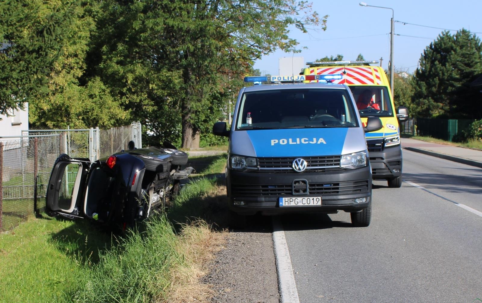 Kierowca zasłabł za kółkiem i wjechał do rowu – ZDJĘCIA