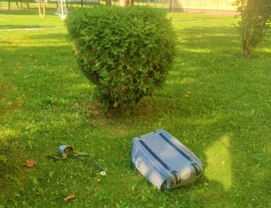 Podpity Ukrainiec wyrzucił doniczkę i walizki przez okno, bo się zdenerwował