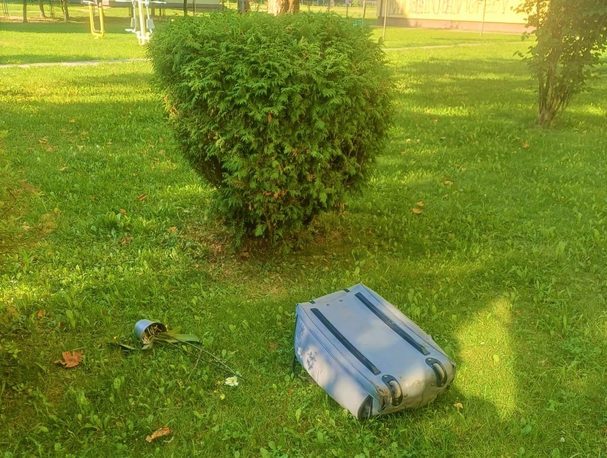 Podpity Ukrainiec wyrzucił doniczkę i walizki przez okno, bo się zdenerwował