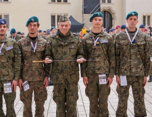 Złote indeksy i absolutna dominacja. Uczniowie z Cieszyna wygrali ogólnopolski turniej wojskowy