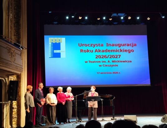 Niezapisany zeszyt pełen uniwersyteckich pasji. Inauguracja roku na Cieszyńskim UTW