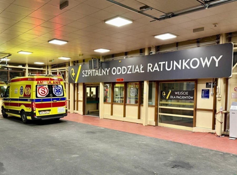 Bez kasku, z promilami. Poważny upadek rowerzysty
