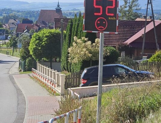 Wyświetlacze prędkości w Naprawie. Ilu kierowców jedzie za szybko? ZDJĘCIA