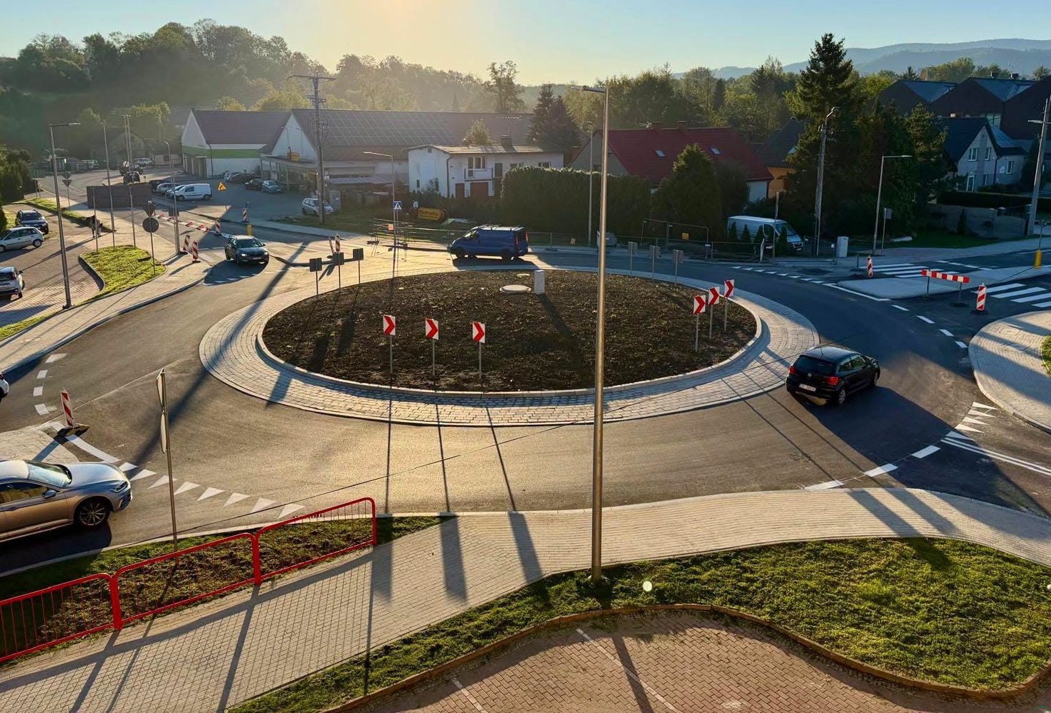 Jasienica: rondo przy szkole gotowe