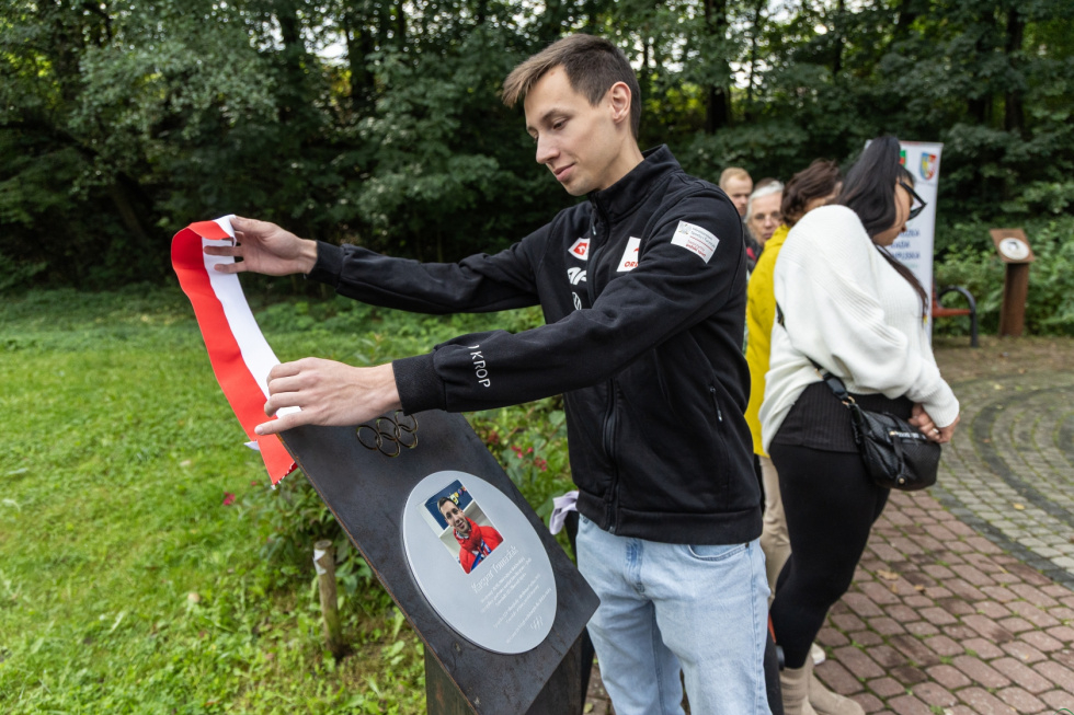 Skoczek w Galerii Olimpijczyków. Kacper Tomasiak odsłonił swoją tablicę