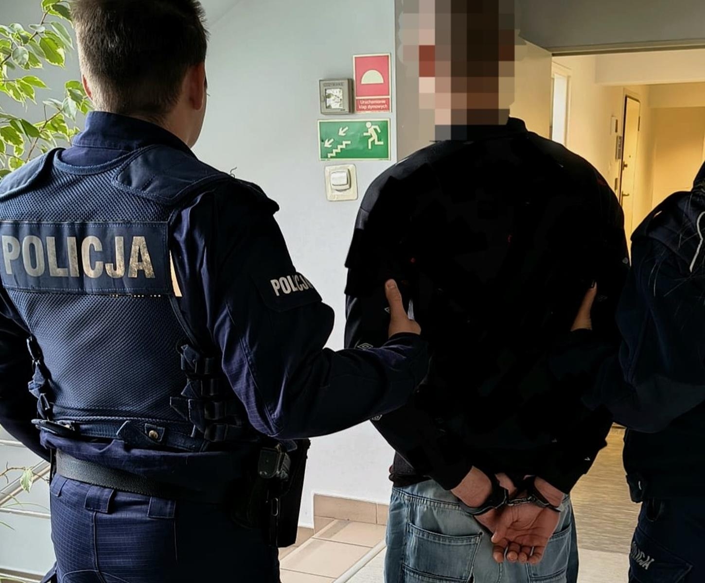Uszkodzili samochód i drzwi do mieszkania