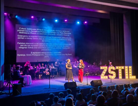 Absolwentami tej szkoły są tenor Piotr Beczała czy aktor Adam Myrczek. Teraz świętuje 80-lecie