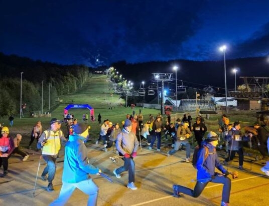 Złota jesień i nocne bieganie. Dębowiec znów tętnił sportowym życiem