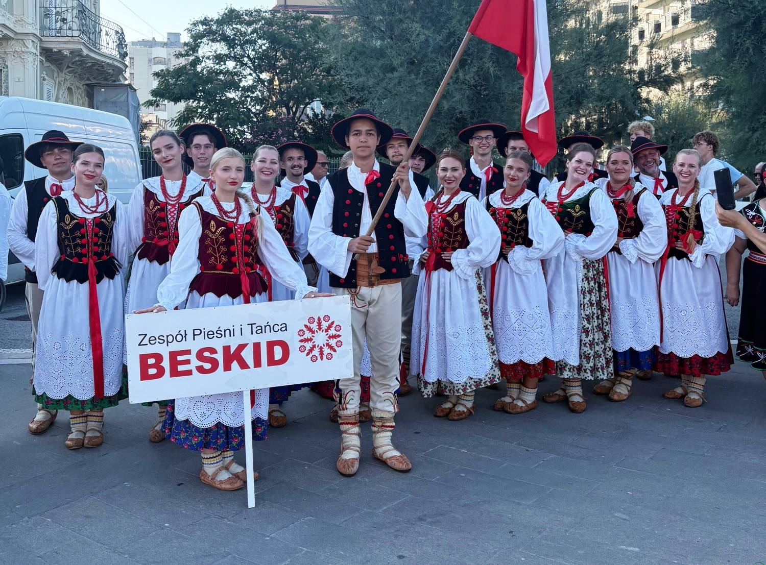 „Beskid” wzbogaci garderobę o nowe stroje regionalne