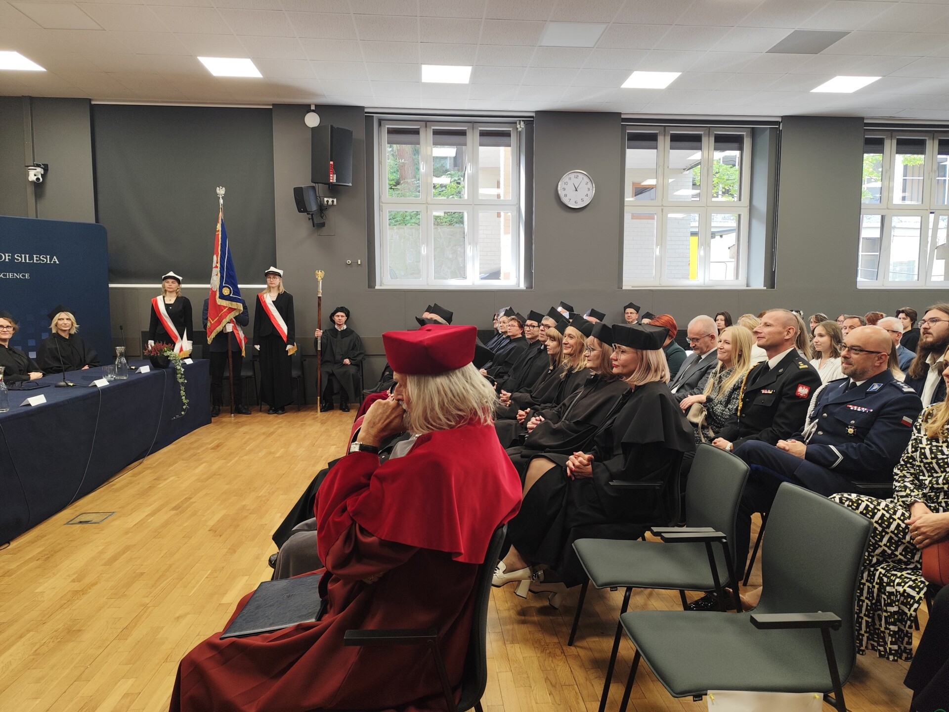 Rektor prof. Ryszard Koziołek: Czy ogłosiliśmy już przegraną z maszynami? Inauguracja roku akademickiego w cieszyńskim UŚ | ZDJĘCIA