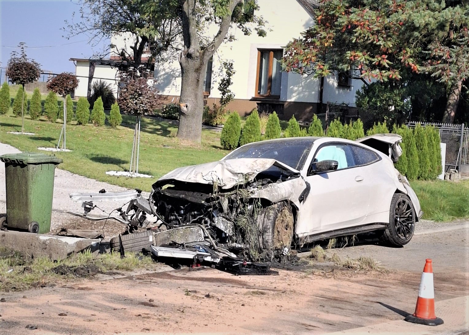 Wyprzedzał na zakręcie i rozbił BMW