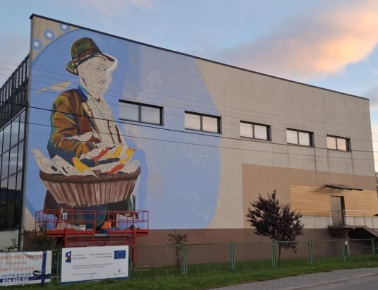 Mural stryszawskiego ptasznika w Stryszawie | WIDEO