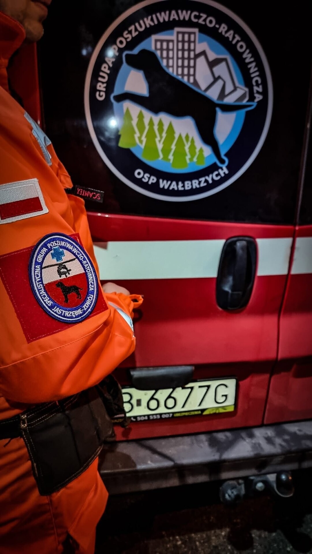 Wypadek w Iskrzyczynie. Ziemia przysypała mężczyznę na terenie przedszkola