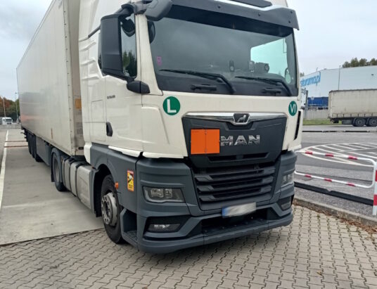 Ignorowanie procedur na drodze. Transport chemiczny zatrzymany w Cieszynie