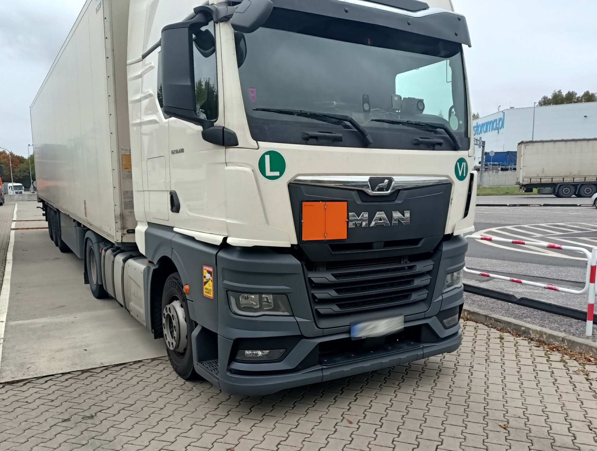 Ignorowanie procedur na drodze. Transport chemiczny zatrzymany w Cieszynie