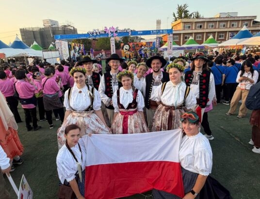 Wiślański zespół ludowy prezentował folklor Beskidów na dalekim wschodzie