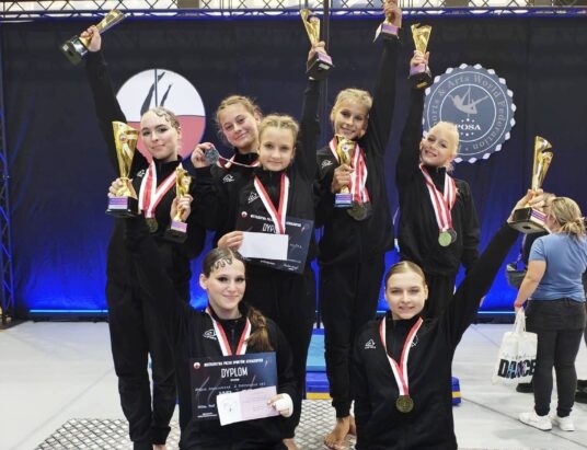 Akrobatki z medalami i kwalifikacjami na mistrzostwa świata!