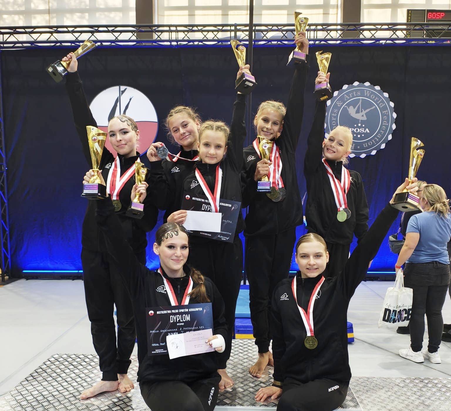Akrobatki z medalami i kwalifikacjami na mistrzostwa świata!