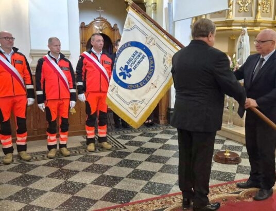 Bielskie Pogotowie Ratunkowe ma sztandar. Tradycja sięga 1906 roku
