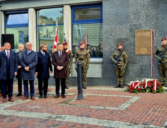 Upamiętnili robotniczy strajk z 1936 roku. Tablica odsłonięta w Bielsku-Białej