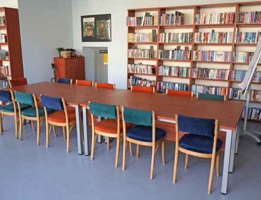 Książnica Beskidzka po modernizacji. Nowe przestrzenie dla czytelników