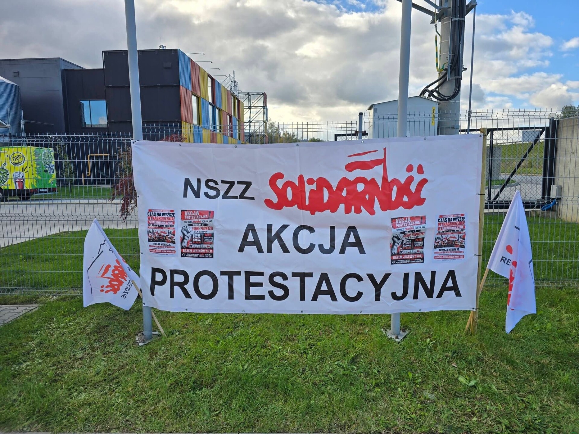 Związkowcy walczą o podwyżki. „Oflagowanie to jest początek”
