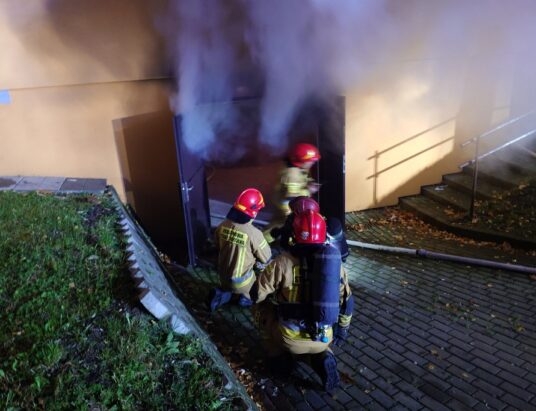 Z ostatniej chwili: Pożar w piwnicy wieżowca. Dwie osoby odwiezione do szpitala